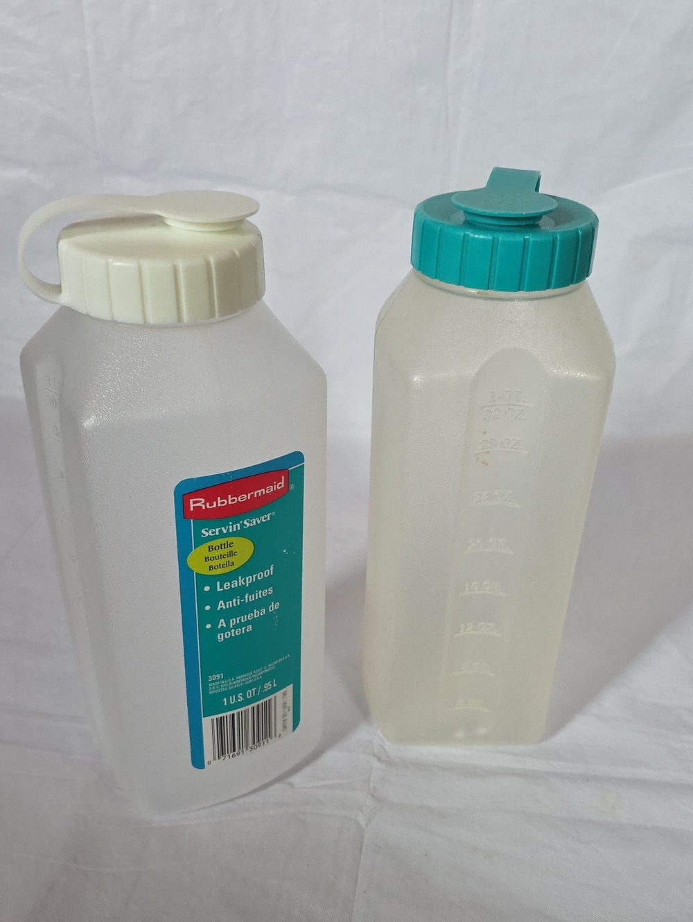 Rubbermaid Lot of 2 VTG Servin' Saver Leakproof Bottles Flip Top 1 QT/32 oz 2467